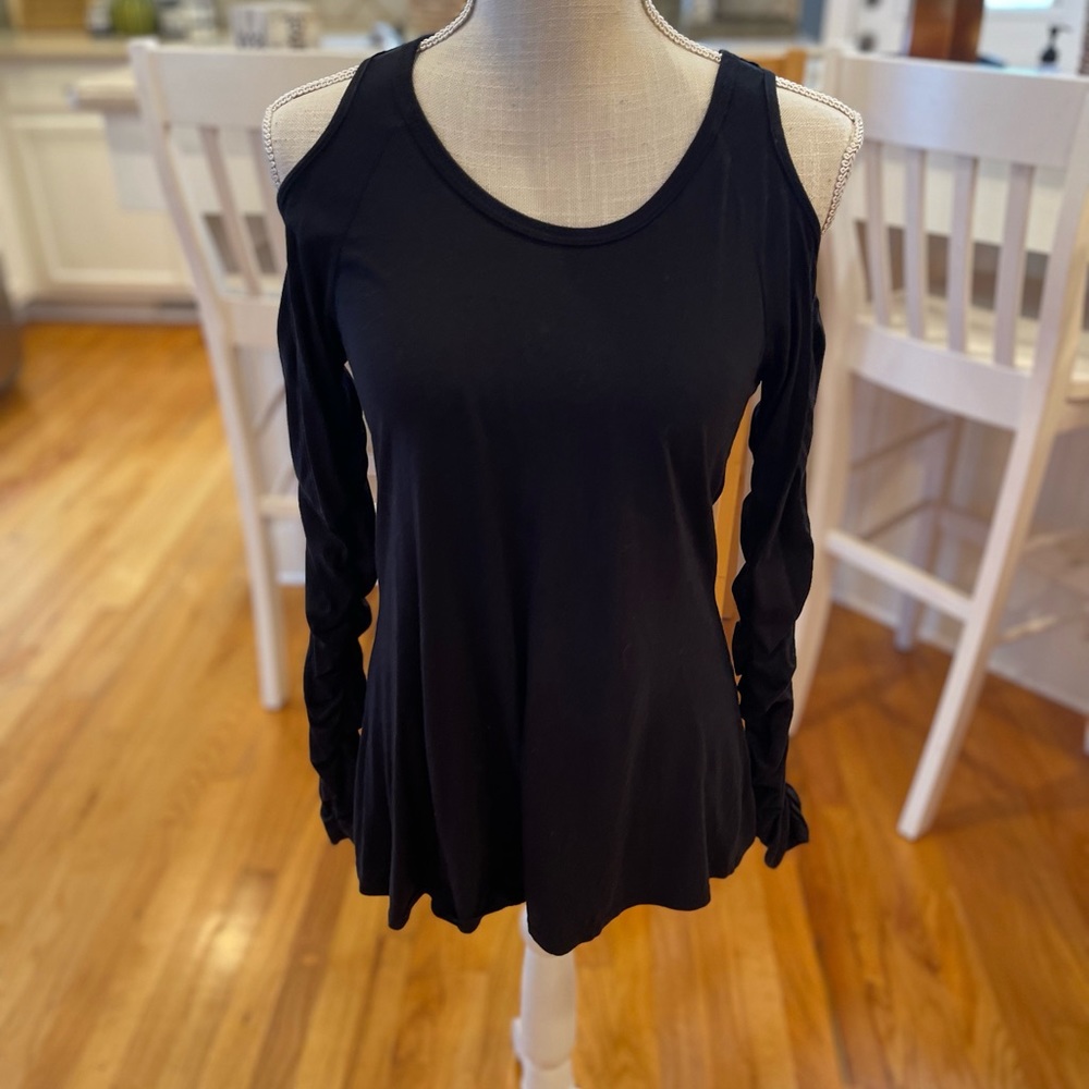 💜 5 for $25 or 3 for $18 XCVI black cold shoulder long sleeve tee